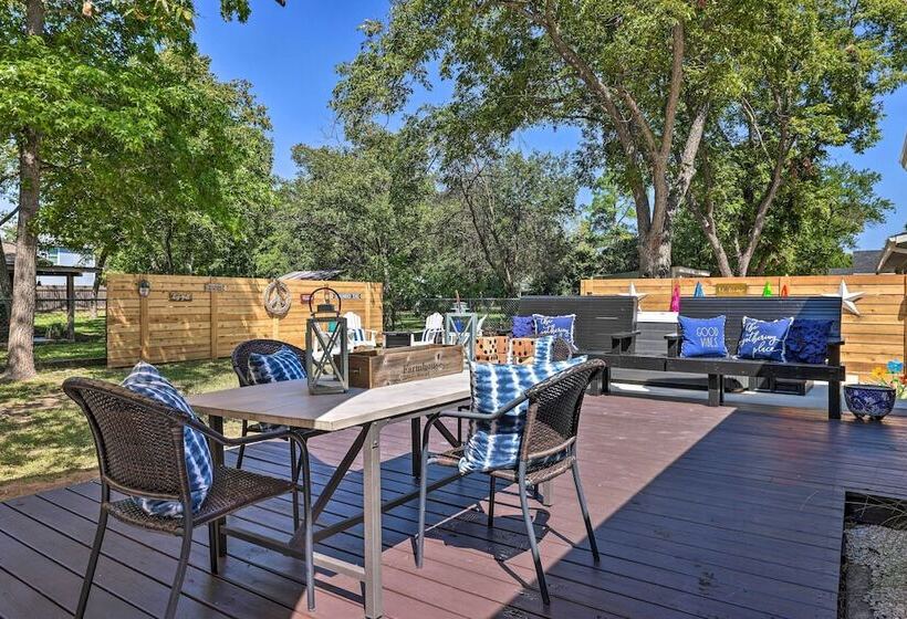 Cozy Retreat W/ Hot Tub & Fire Pit: Close To Main!