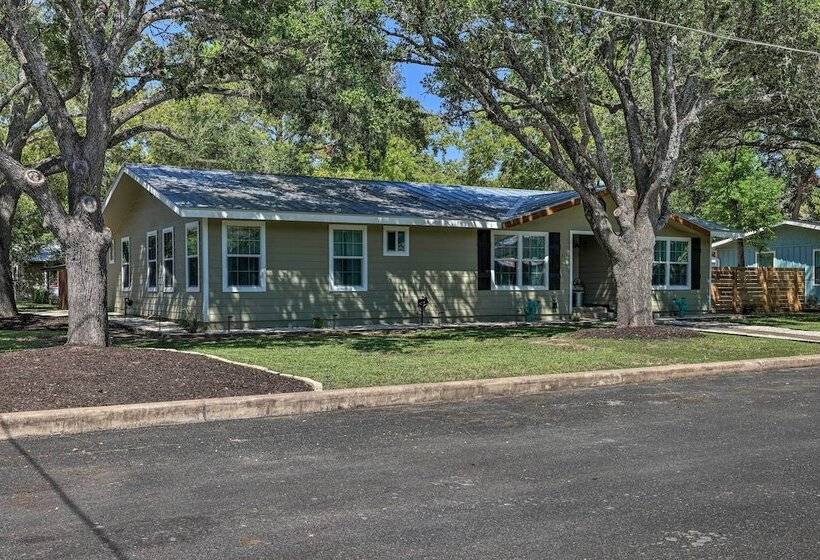 Cozy Retreat W/ Hot Tub & Fire Pit: Close To Main!