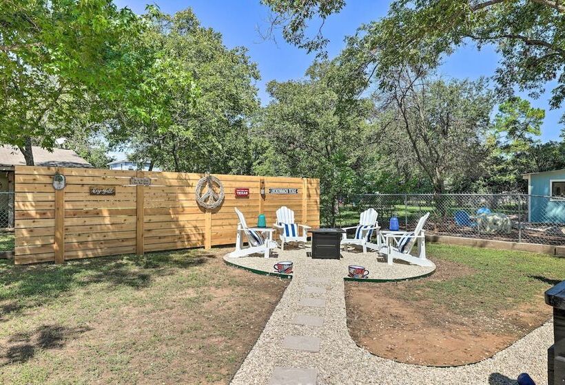 Cozy Retreat W/ Hot Tub & Fire Pit: Close To Main!