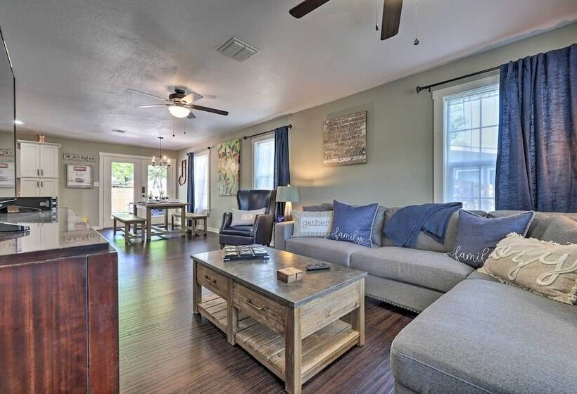 Cozy Retreat W/ Hot Tub & Fire Pit: Close To Main!