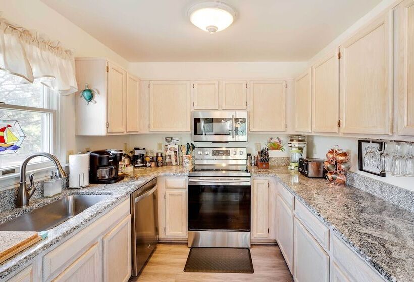 Dunn Dreamin : Hot Tub, Pirate Fort, & Fire Pit!