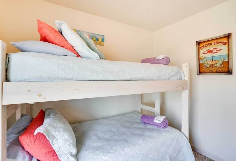 Dunn Dreamin : Hot Tub, Pirate Fort, & Fire Pit!