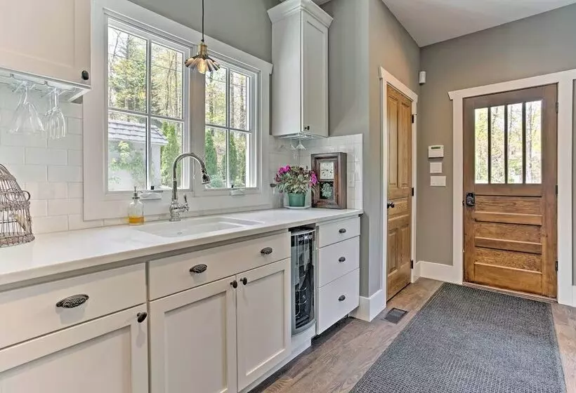 Enchanting Tryon Home W/ Hot Tub ~ 14 Mi To Tiec!