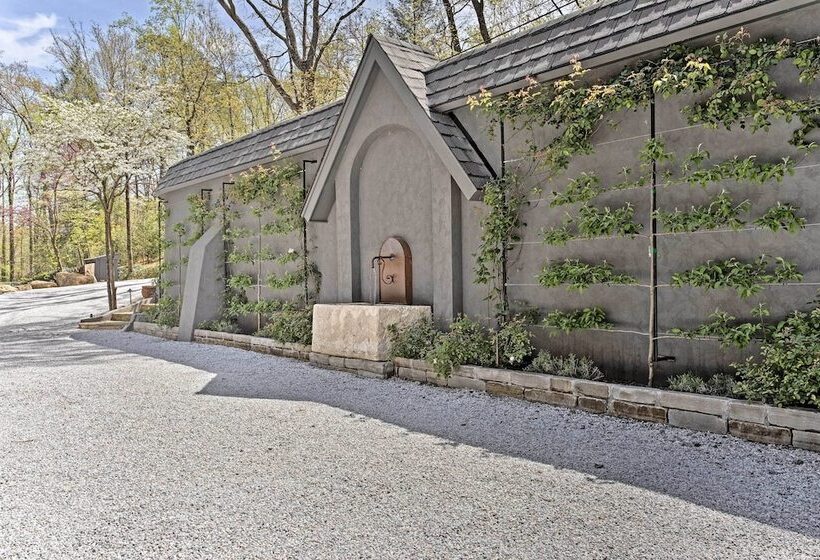 Enchanting Tryon Home W/ Hot Tub ~ 14 Mi To Tiec!