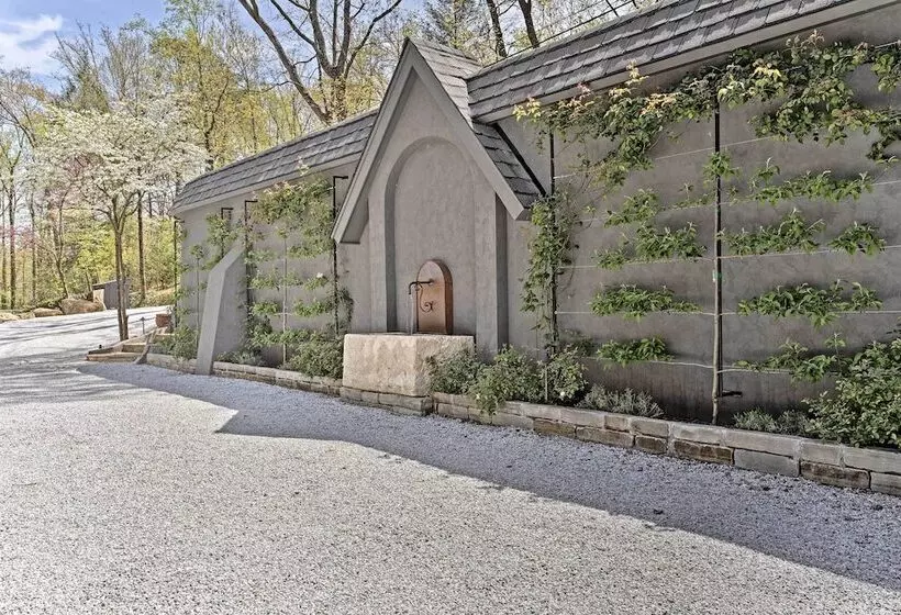 Enchanting Tryon Home W/ Hot Tub ~ 14 Mi To Tiec!