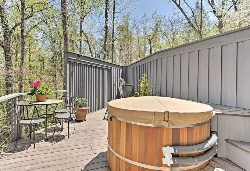 Enchanting Tryon Home W/ Hot Tub ~ 14 Mi To Tiec!