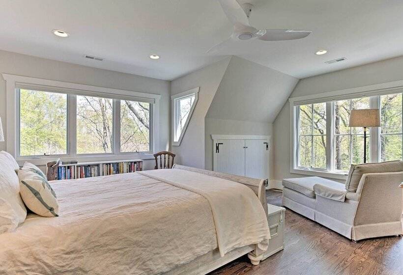 Enchanting Tryon Home W/ Hot Tub ~ 14 Mi To Tiec!