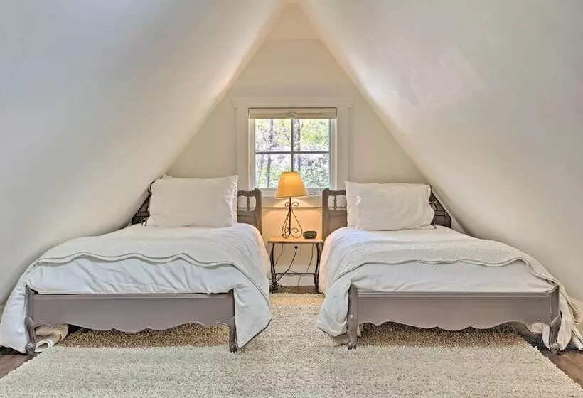 Enchanting Tryon Home W/ Hot Tub ~ 14 Mi To Tiec!