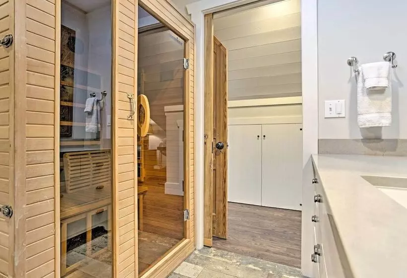 Enchanting Tryon Home W/ Hot Tub ~ 14 Mi To Tiec!