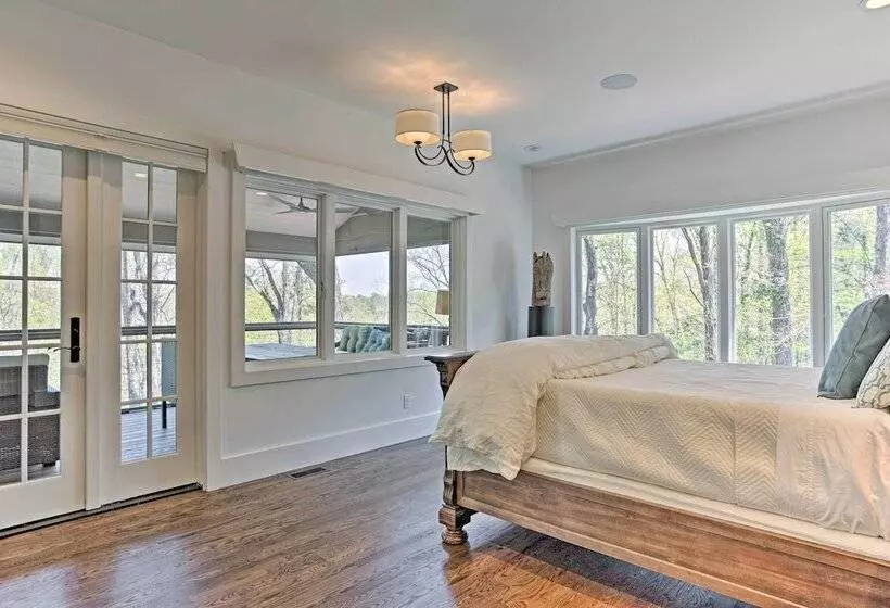 Enchanting Tryon Home W/ Hot Tub ~ 14 Mi To Tiec!