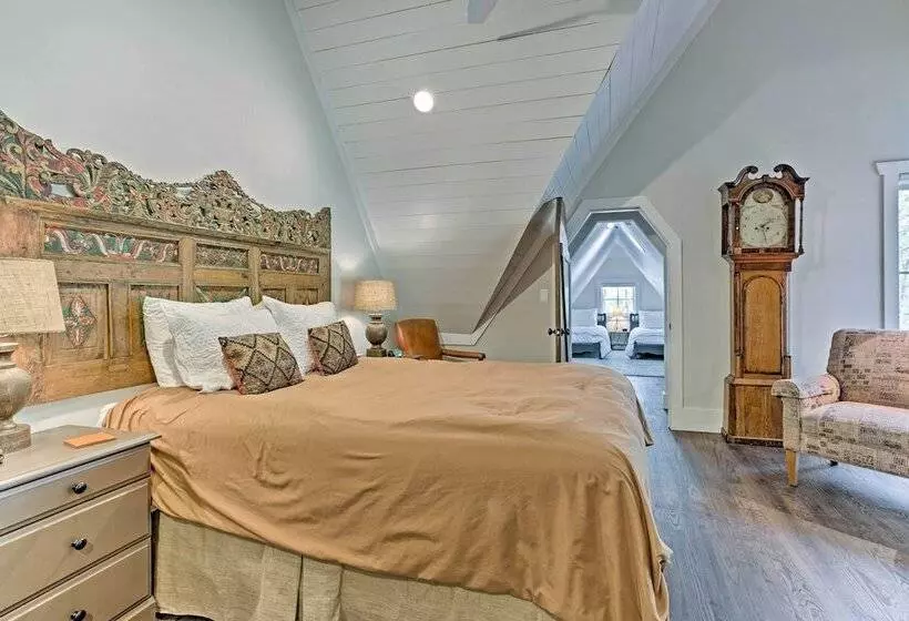 Enchanting Tryon Home W/ Hot Tub ~ 14 Mi To Tiec!