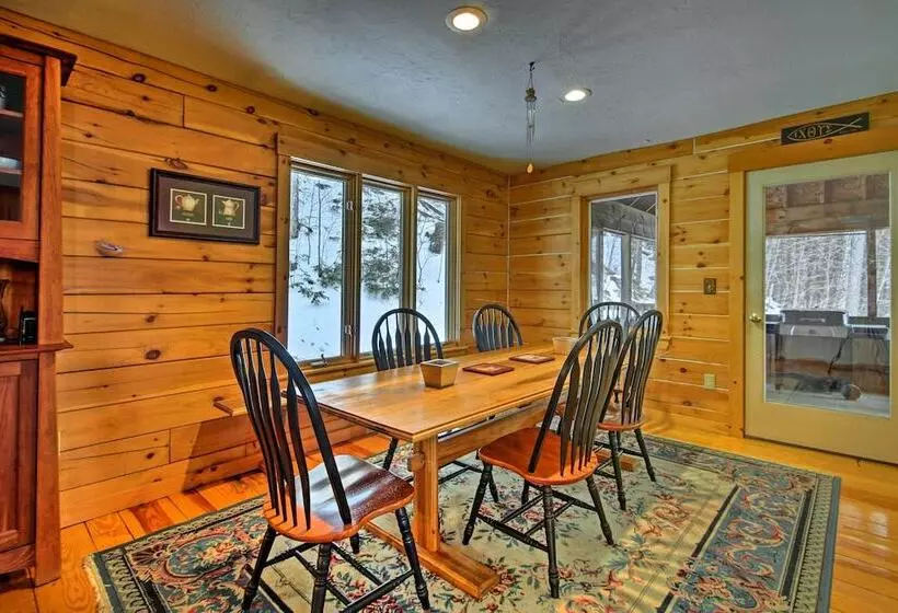 Spacious Gilford Retreat W/ Deck: 2 Mi To Skiing!