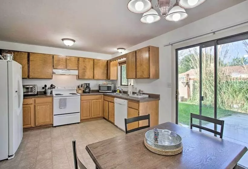 Grand Valley Home W/ Fire Pit   Peach Pad B!