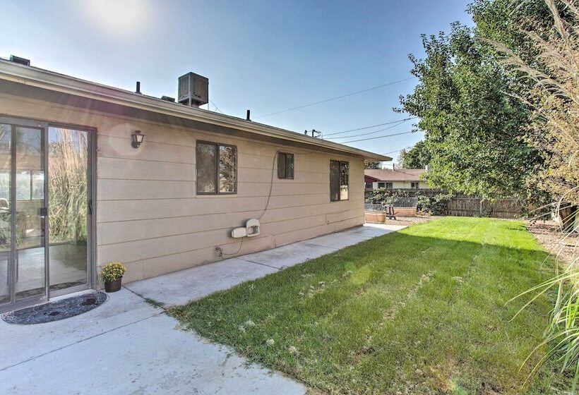 Grand Valley Home W/ Fire Pit   Peach Pad B!