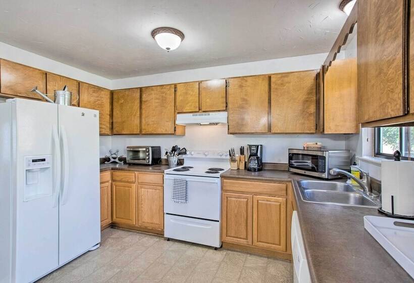 Grand Valley Home W/ Fire Pit   Peach Pad B!