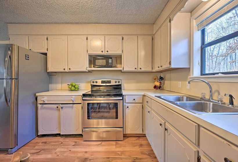 Hidden Oaks  Broken Bow Vacation Rental, Pets Ok!