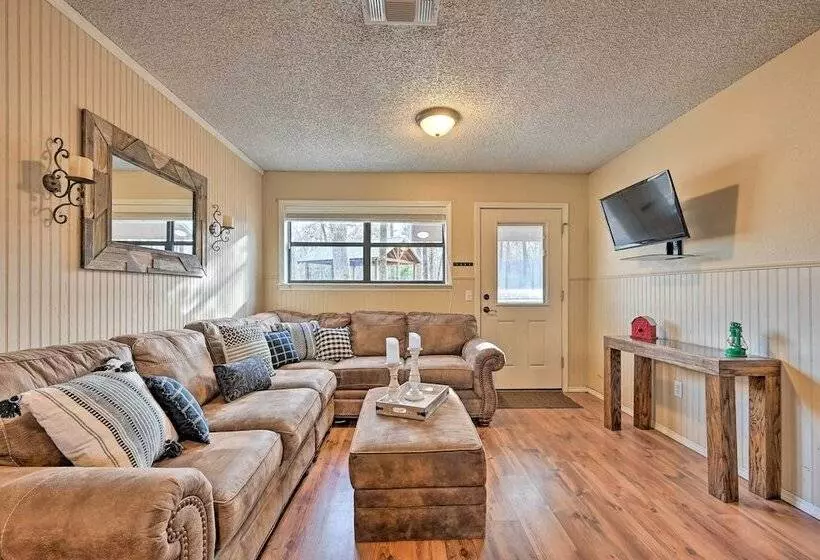 Hidden Oaks  Broken Bow Vacation Rental, Pets Ok!