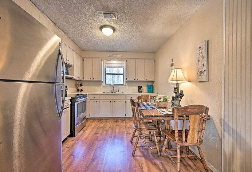 Hidden Oaks  Broken Bow Vacation Rental, Pets Ok!