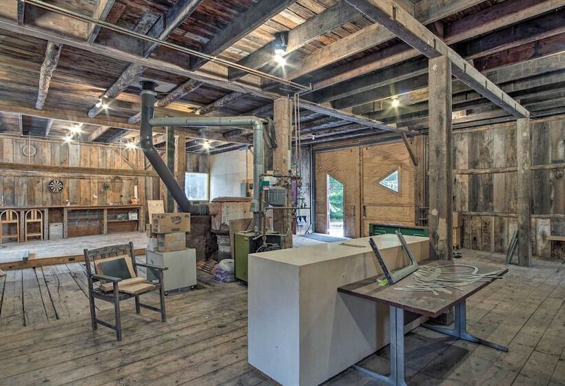 Historic Michigan Farmhouse W/ Grill & Fire Pit!