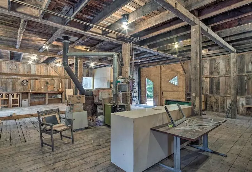 Historic Michigan Farmhouse W/ Grill & Fire Pit!