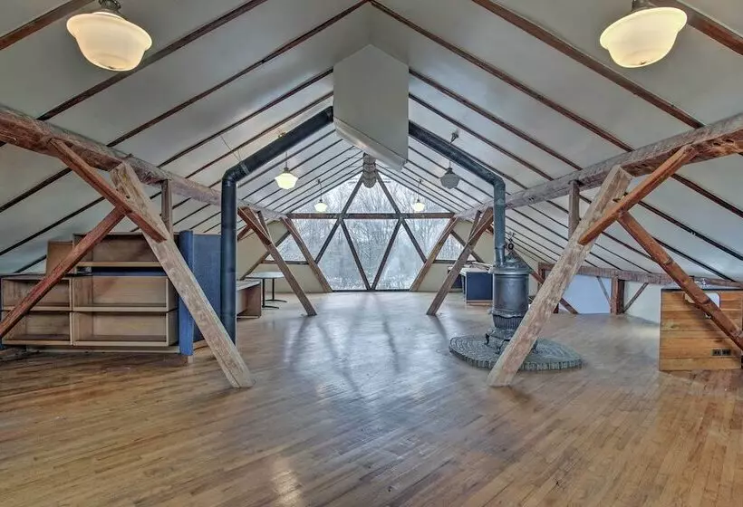 Historic Michigan Farmhouse W/ Grill & Fire Pit!