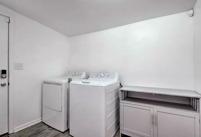 Inviting Home, 1 Mi To High Point University!