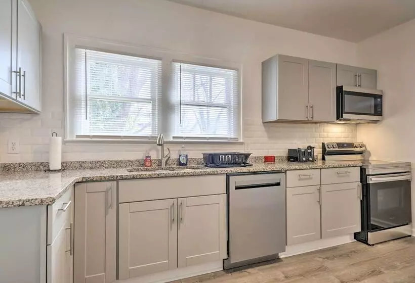 Inviting Home, 1 Mi To High Point University!