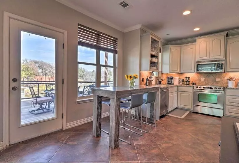 Lake Lbj Waterfront Vacation Rental!