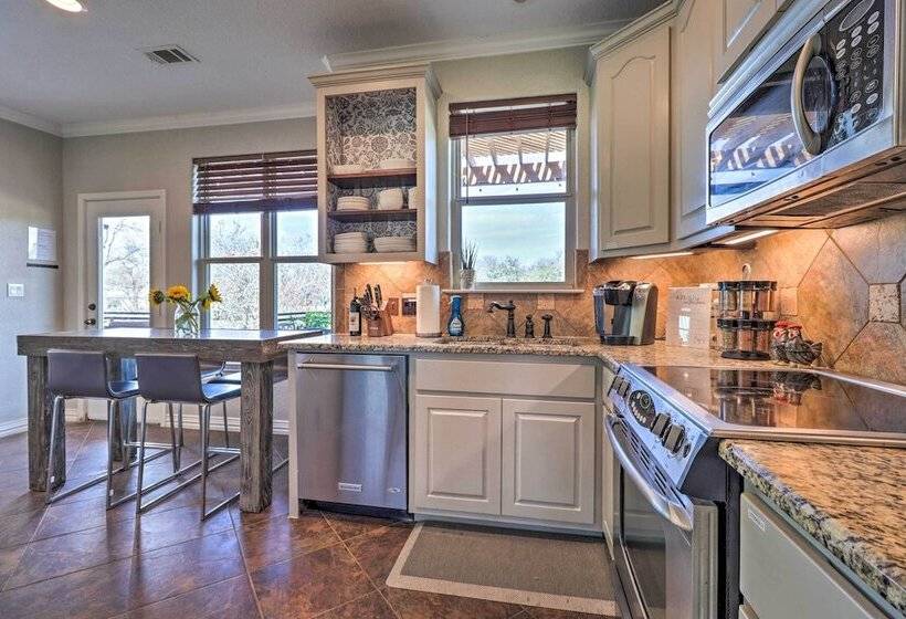 Lake Lbj Waterfront Vacation Rental!