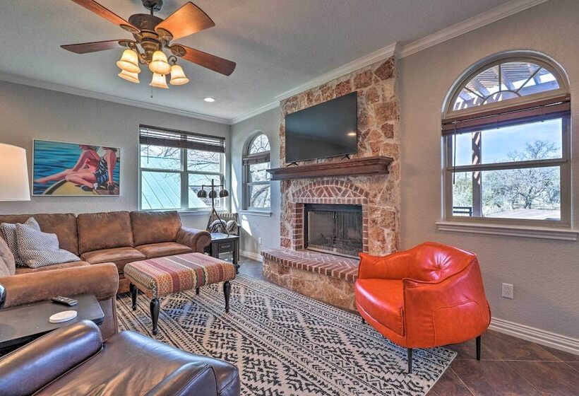 Lake Lbj Waterfront Vacation Rental!