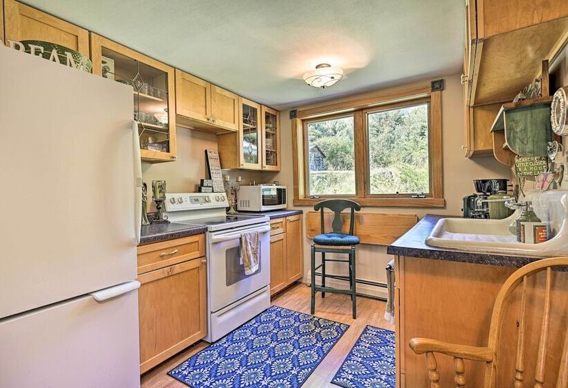 Lakeside Iola Hideaway: Stunning Nature Views