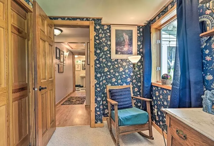 Lakeside Iola Hideaway: Stunning Nature Views