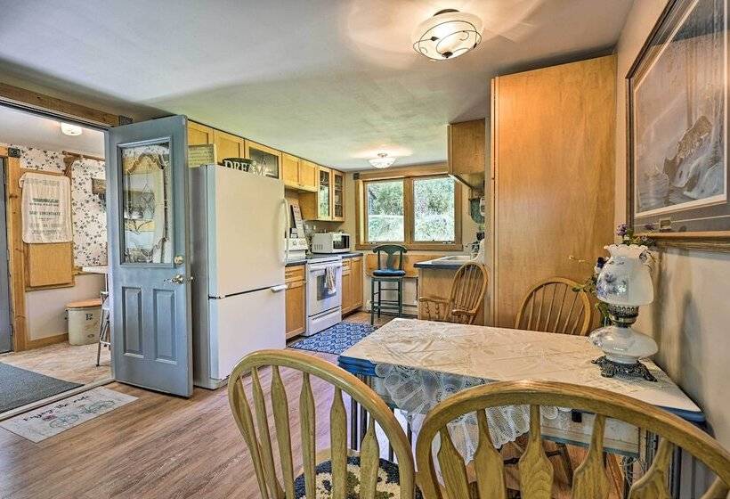 Lakeside Iola Hideaway: Stunning Nature Views