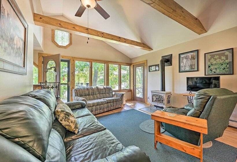 Lakeside Iola Hideaway: Stunning Nature Views