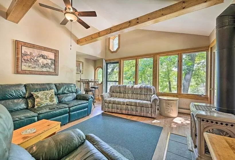 Lakeside Iola Hideaway: Stunning Nature Views