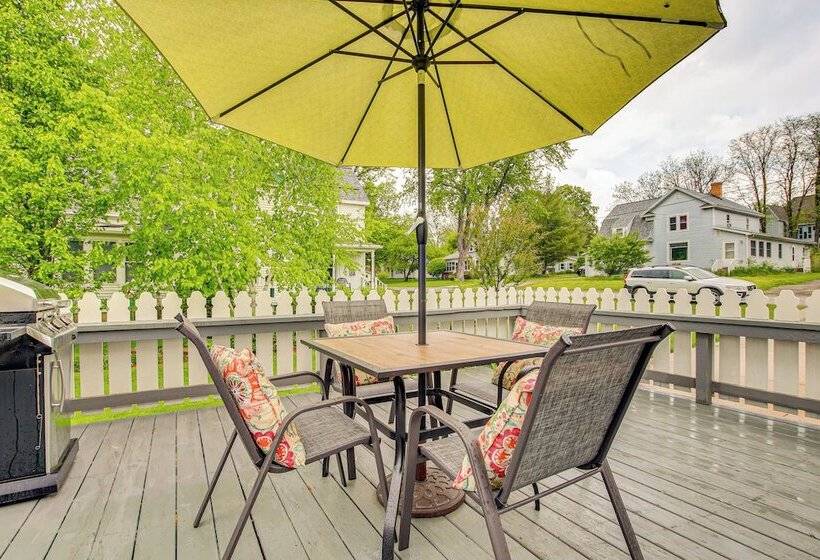 Lavish House W/ Patio   2 Blocks To Green Lake!