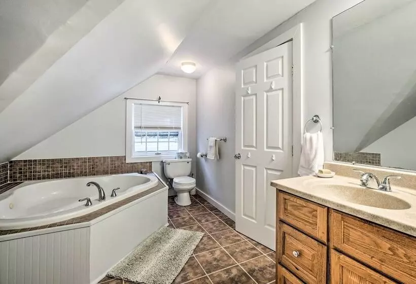 Londonderry Retreat ~ 3 Mi To Lowell Lake!