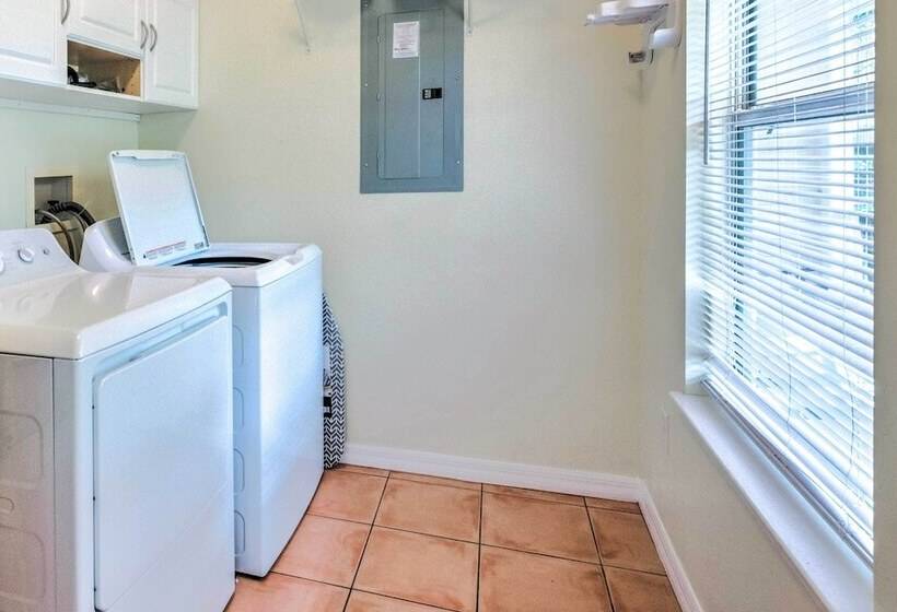 Lovely Hawthorne Home W/ Private Boat Dock!