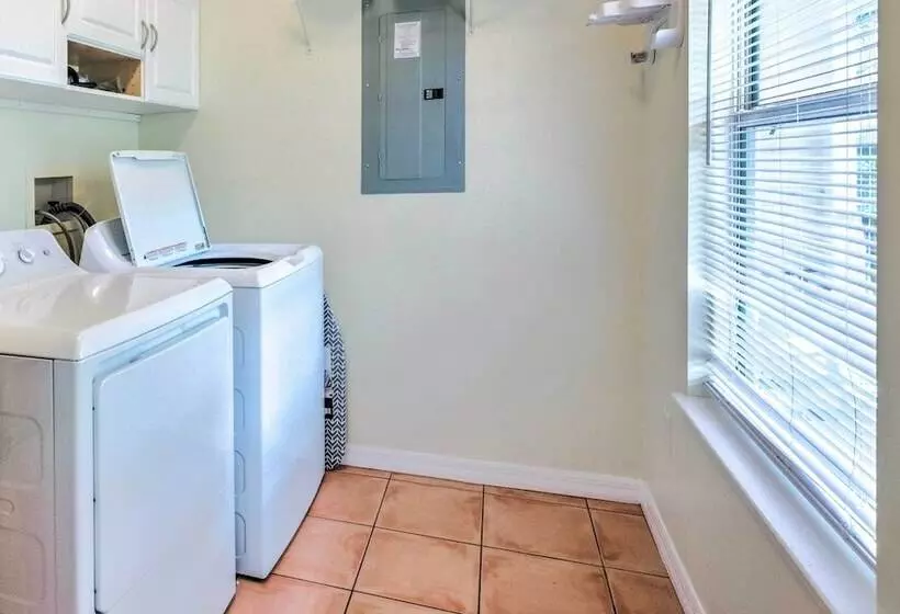 Lovely Hawthorne Home W/ Private Boat Dock!