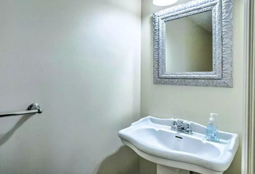 Lovely Hawthorne Home W/ Private Boat Dock!