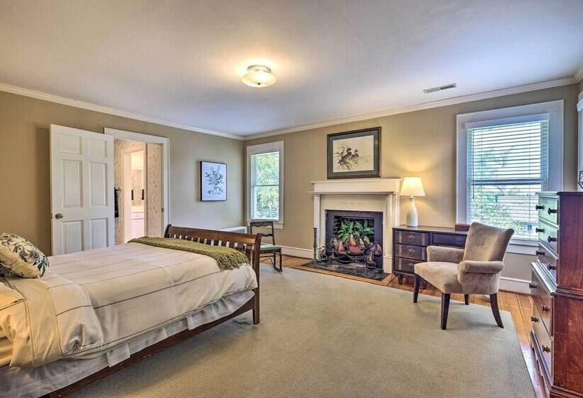 Lush Elkin Home W/ Porch Views & Pool Table