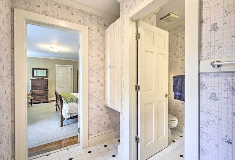 Lush Elkin Home W/ Porch Views & Pool Table