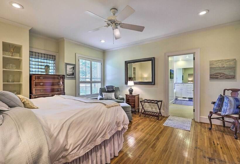 Lush Elkin Home W/ Porch Views & Pool Table