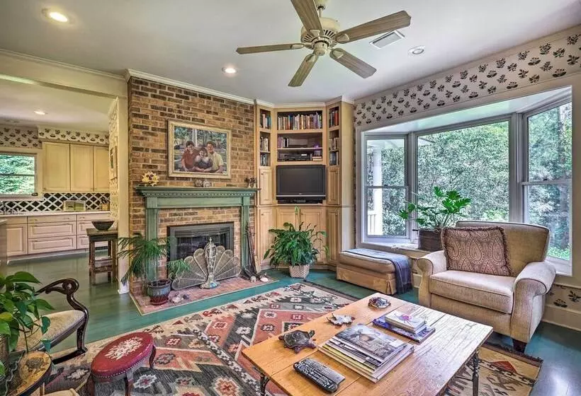 Lush Elkin Home W/ Porch Views & Pool Table