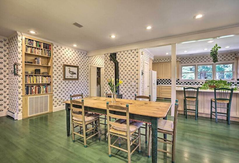 Lush Elkin Home W/ Porch Views & Pool Table