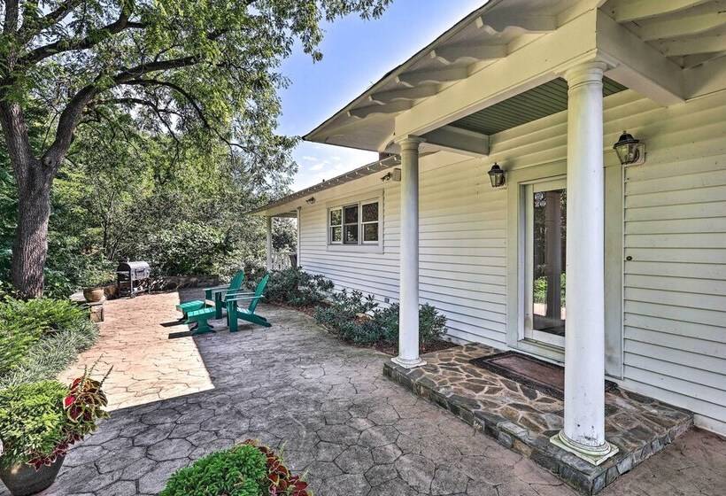 Lush Elkin Home W/ Porch Views & Pool Table
