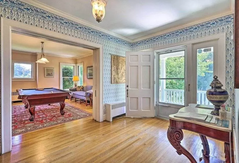 Lush Elkin Home W/ Porch Views & Pool Table