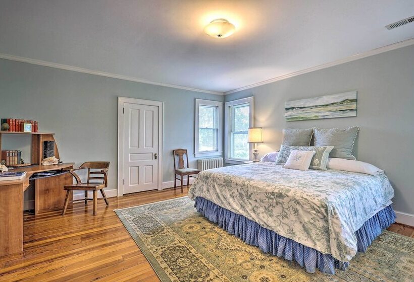 Lush Elkin Home W/ Porch Views & Pool Table