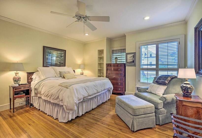 Lush Elkin Home W/ Porch Views & Pool Table