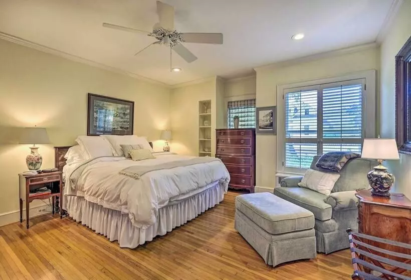 Lush Elkin Home W/ Porch Views & Pool Table